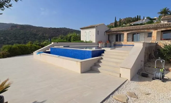 Agrandissement piscine miroir à débordement d'une villa à Agay , Golfe de Saint-Tropez, BMC