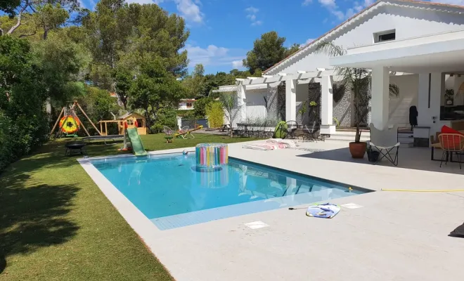 Construction d'une piscine 8x4 et pool house à Saint-Raphaël : photos avant-après, Golfe de Saint-Tropez, BMC