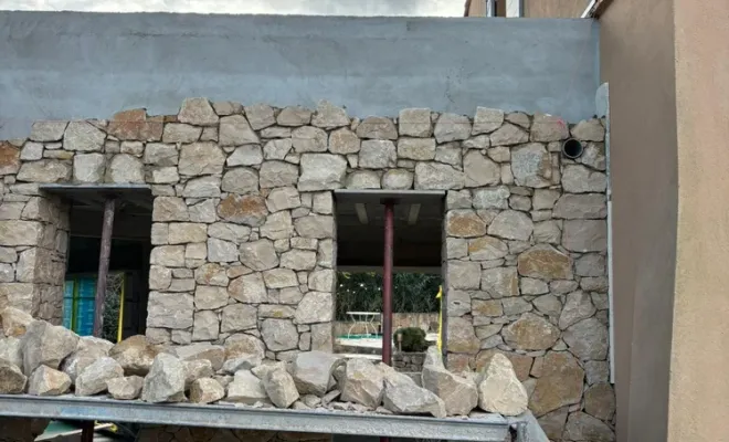 Réalisation d'un mur avec pierres à bâtir avec angles et tableau, Golfe de Saint-Tropez, BMC