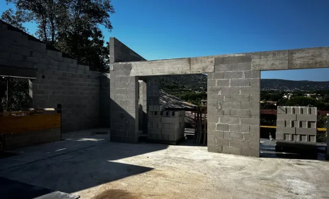 Extension d'une villa au Plan de la Tour : travaux de gros œuvre, Golfe de Saint-Tropez, BMC