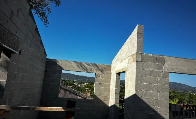 Extension d'une villa au Plan de la Tour : travaux de gros œuvre, Golfe de Saint-Tropez, BMC